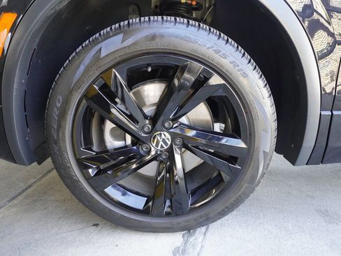 Used 2023 Volkswagen Tiguan SE R-Line image 22