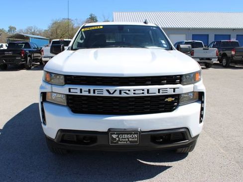 Used 2020 Chevrolet Silverado 1500 Custom w/ Custom Value Package image 2