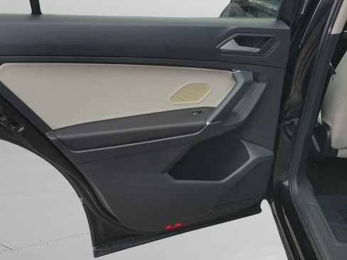 Used 2020 Volkswagen Tiguan SE w/ Panoramic Sunroof Package FWD image 6