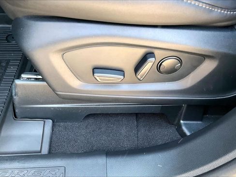 Used 2024 Ford Explorer XLT w/ Equipment Group 202A AWD/4WD image 31