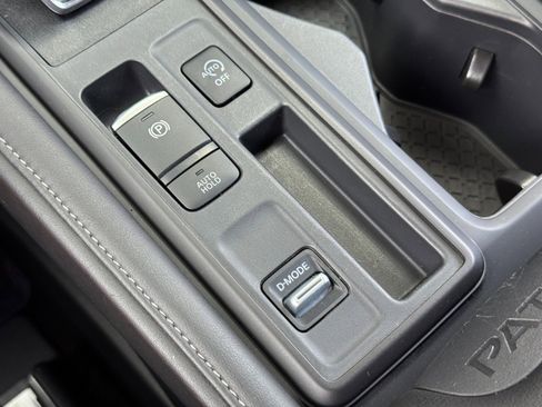 Used 2025 Nissan Pathfinder S FWD image 28