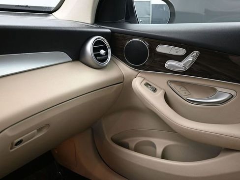 Used 2021 Mercedes-Benz GLC 300 w/ Premium Package image 13