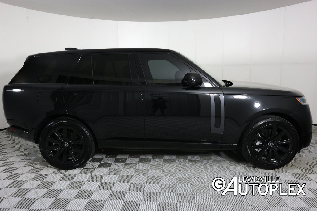 Used 2025 Land Rover Range Rover SE AWD/4WD image 4