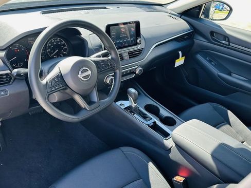 Used 2025 Nissan Altima 2.5 S FWD image 12