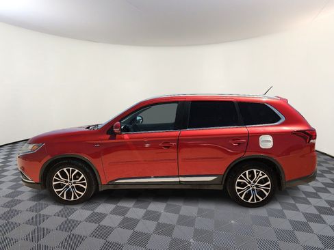 Used 2016 Mitsubishi Outlander GT AWD/4WD image 2