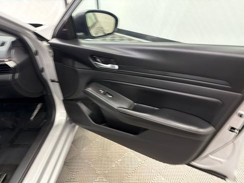 Used 2024 Nissan Altima 2.5 SV AWD/4WD image 15