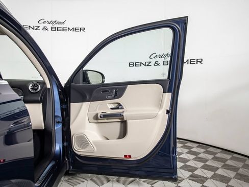 Used 2022 Mercedes-Benz GLB 250 w/ Premium Package Lite image 20