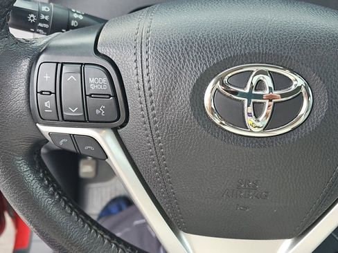 Used 2020 Toyota Sienna XLE w/ Carpet Mat Package image 11