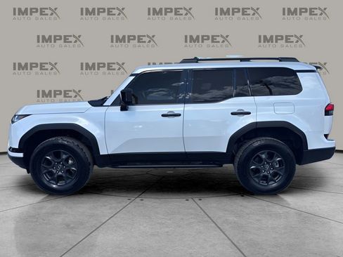 Used 2024 Lexus GX 550 AWD/4WD image 2