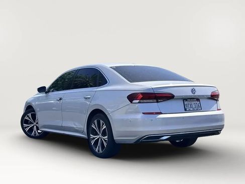 Used 2020 Volkswagen Passat 2.0T SEL FWD image 2
