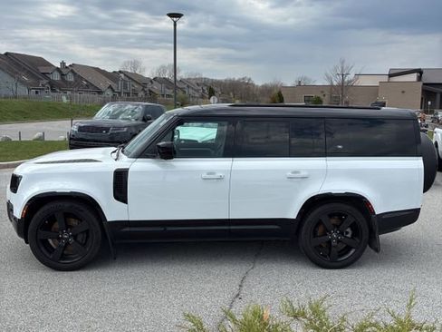 Used 2024 Land Rover Defender 130 X-Dynamic SE image 2