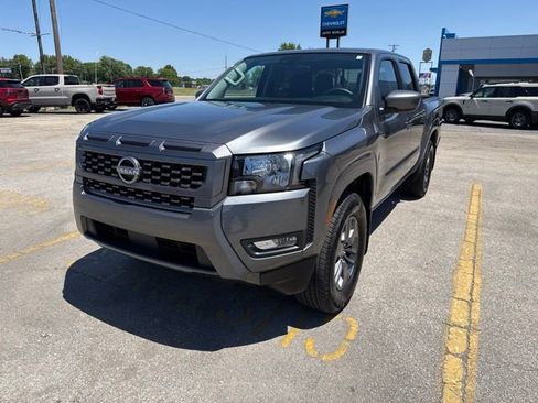 Used 2025 Nissan Frontier SV w/ SV Convenience Package RWD image 3