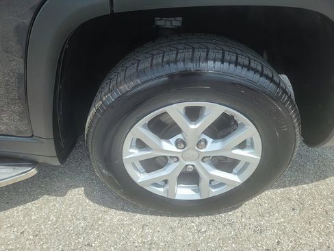 Used 2023 Jeep Grand Cherokee L Limited w/ Luxury Tech Group II RWD image 13