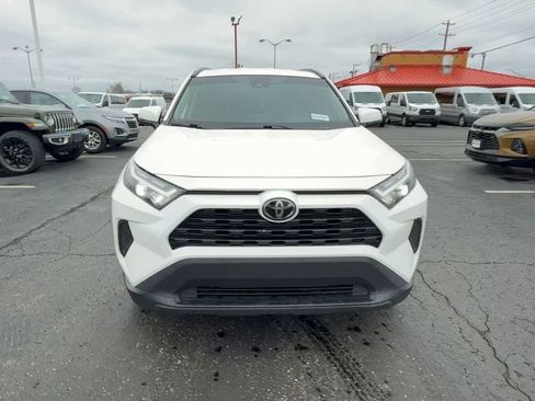 Used 2022 Toyota RAV4 XLE AWD/4WD image 3