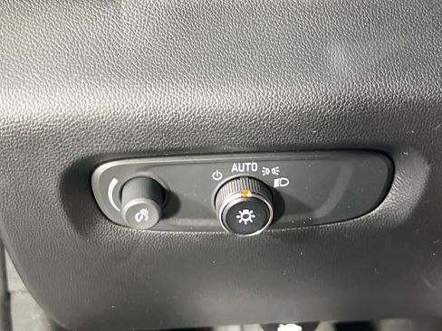 Used 2022 Chevrolet Traverse LT w/ LT Premium Package image 10