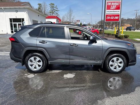 Used 2021 Toyota RAV4 LE image 6