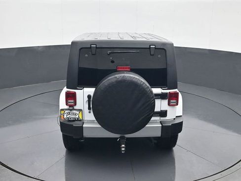 Used 2016 Jeep Wrangler Unlimited Sahara AWD/4WD image 18