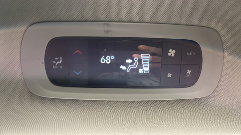 Used 2024 Chrysler Pacifica Touring-L FWD image 35