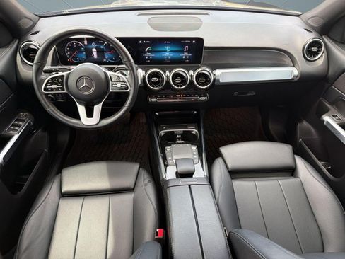 Used 2021 Mercedes-Benz GLB 250 4MATIC w/ Premium Package image 16
