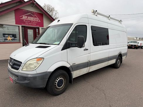 Used 2011 Mercedes-Benz Sprinter 2500 image 4