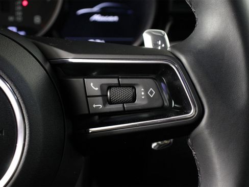 Used 2025 Porsche Macan image 15