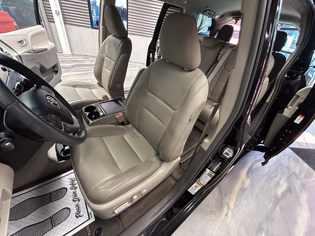 Used 2017 Toyota Sienna XLE FWD image 10