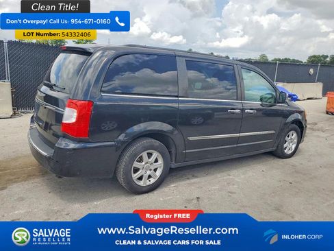 Used 2012 Chrysler Town & Country Touring w/ Entertainment Group #1 FWD image 4