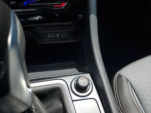 Used 2025 Volkswagen Jetta SE w/ Sunroof Package FWD image 21
