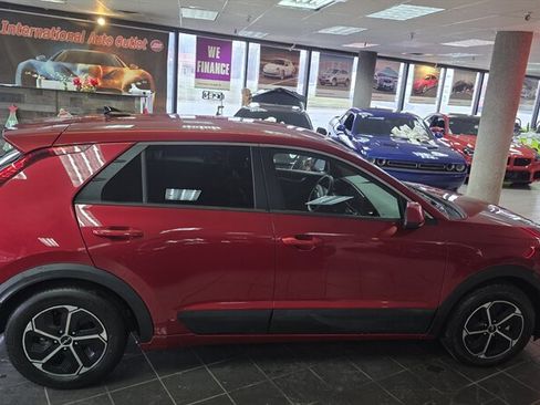 Used 2023 Kia Niro LX image 5