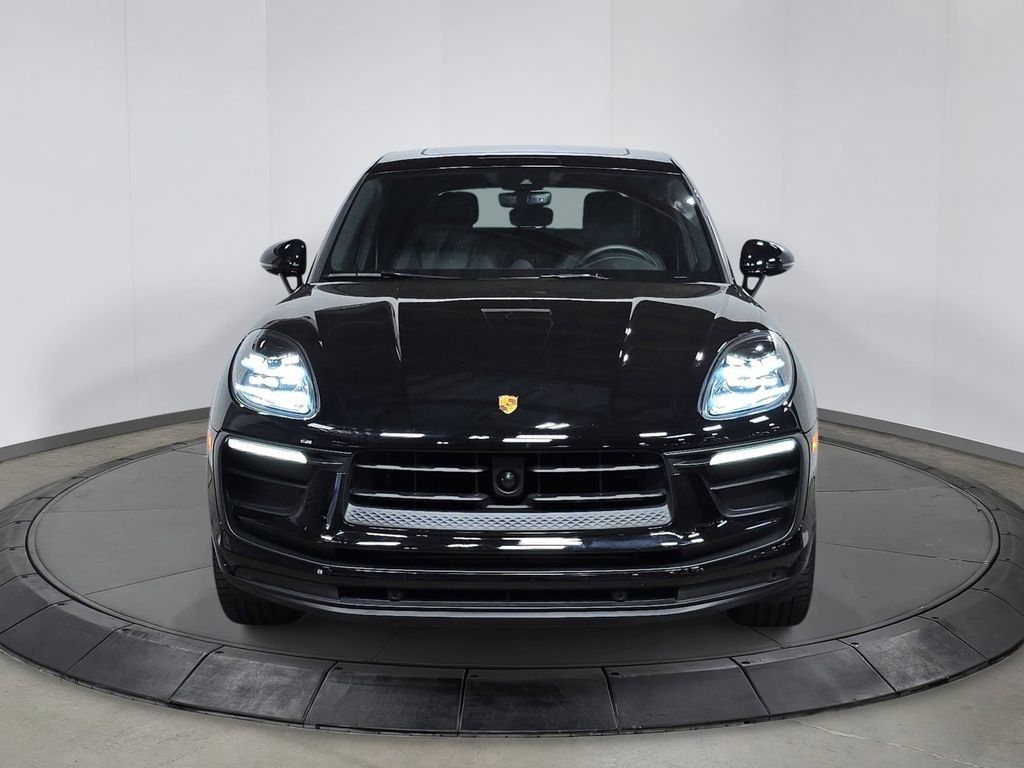 Certified 2026 Porsche Macan AWD/4WD image 10
