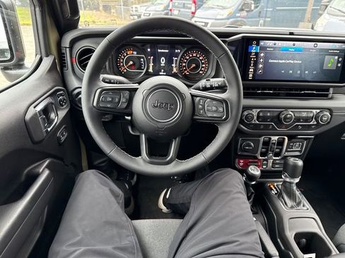 Used 2025 Jeep Wrangler Unlimited Rubicon w/ Safety Group image 20