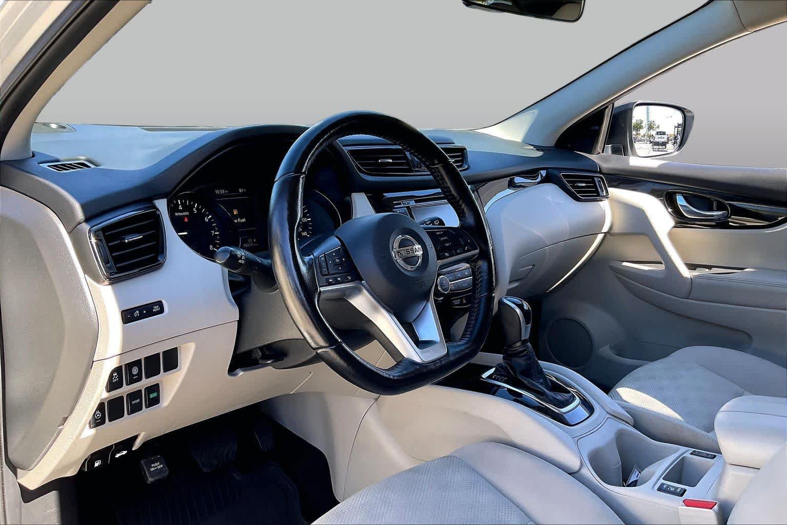Used 2021 Nissan Rogue Sport SV FWD image 16