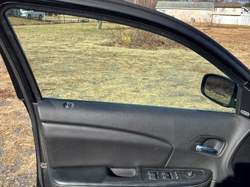 Used 2011 Chrysler 200 Limited image 19