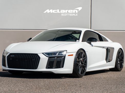 Used 2018 Audi R8 V10 w/ Premium Package RWD image 3