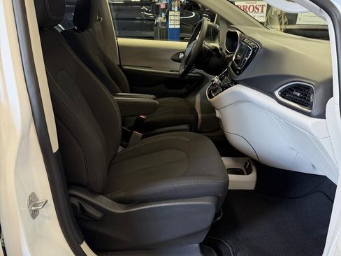 Used 2024 Chrysler Voyager LX FWD image 14