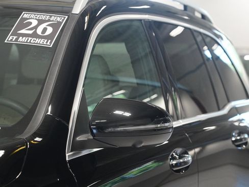 Used 2026 Mercedes-Benz GLB 250 4MATIC image 7