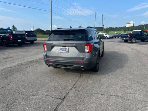 Used 2021 Ford Explorer XLT w/ Equipment Group 202A AWD/4WD image 16