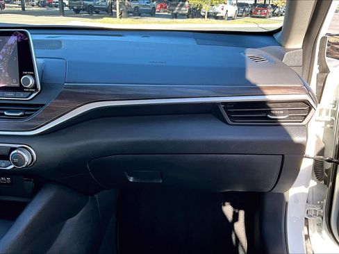 Used 2025 Nissan Altima 2.5 SV image 19