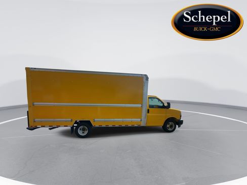 Used 2018 GMC Savana 3500 Extended w/ Driver Convenience Package RWD image 9
