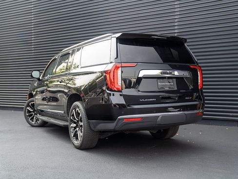 Used 2022 GMC Yukon XL SLT w/ SLT Luxury Package AWD/4WD image 3
