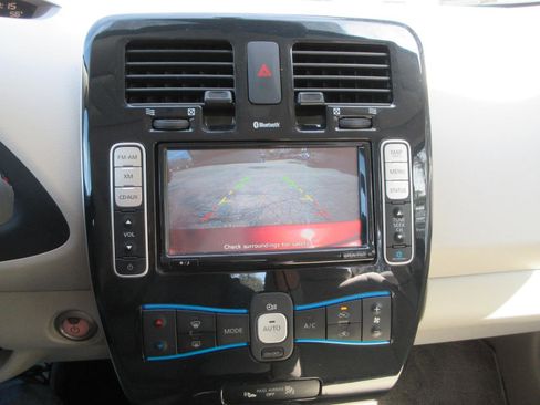 Used 2012 Nissan Leaf SL image 24