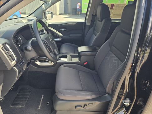 Certified 2025 Nissan Frontier SV AWD/4WD image 13