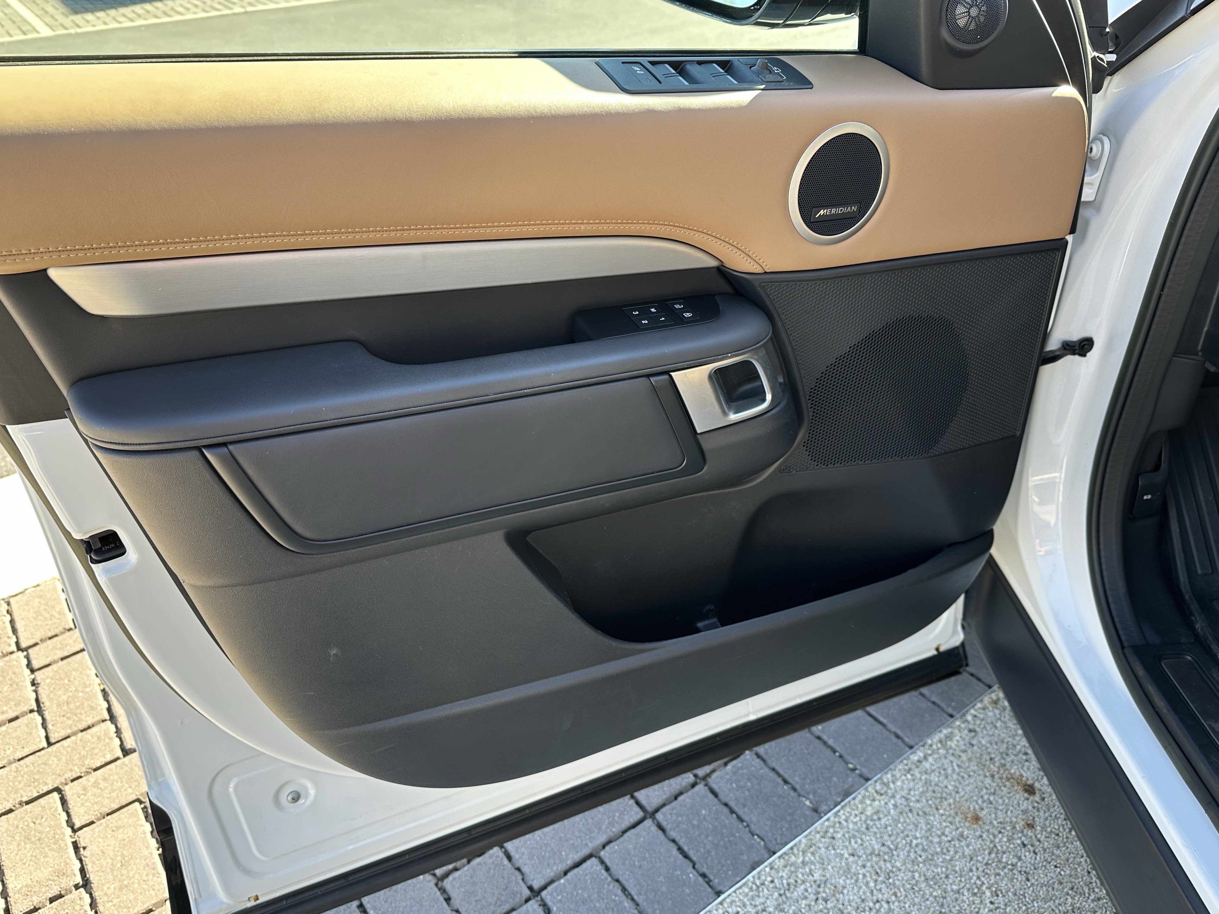 Certified 2023 Land Rover Discovery S R-Dynamic AWD/4WD image 14