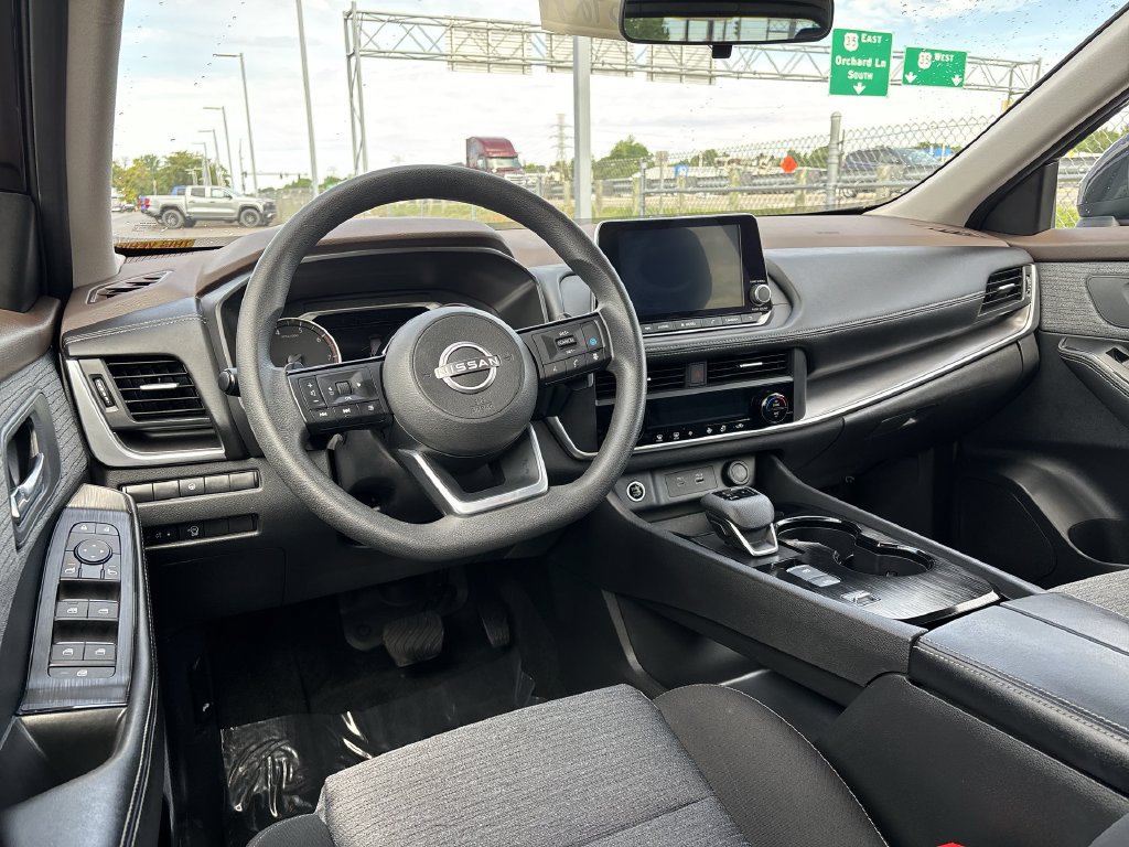 Certified 2023 Nissan Rogue SV FWD image 18