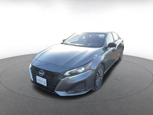 Used 2025 Nissan Altima 2.5 SV image 7