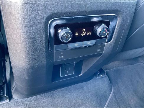 Used 2025 Chevrolet Tahoe Z71 AWD/4WD image 35