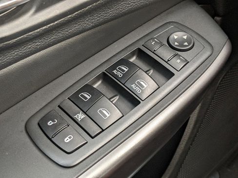 Used 2019 Jeep Cherokee Limited image 18