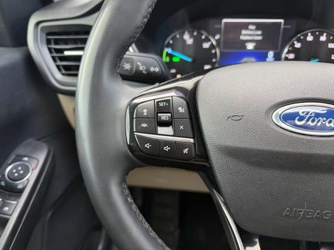 Used 2021 Ford Escape SE w/ SE Sport Appearance Package image 24