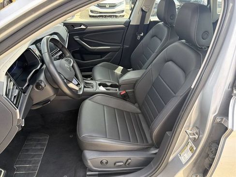 Used 2024 Volkswagen Jetta SE FWD image 13