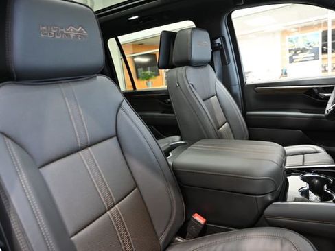 New 2026 Chevrolet Suburban High Country AWD/4WD image 10
